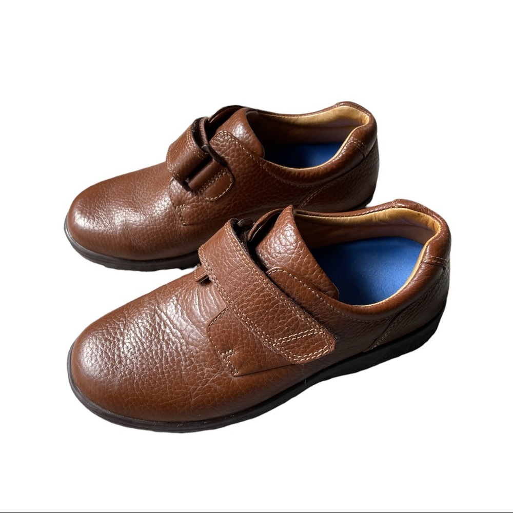 Size 7W. Dr Comfort brown leather shoes